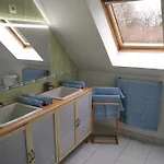 L Etablissement Gold Propose 1 Maison 80m2 Avec Terrain 500m2 Parking Prive A 4 Min Du Port Artificiel D Arromanches Services Accueil Personnalise Lits Faits Serviettes Menage Netflix Wifi Sur Veloroute *