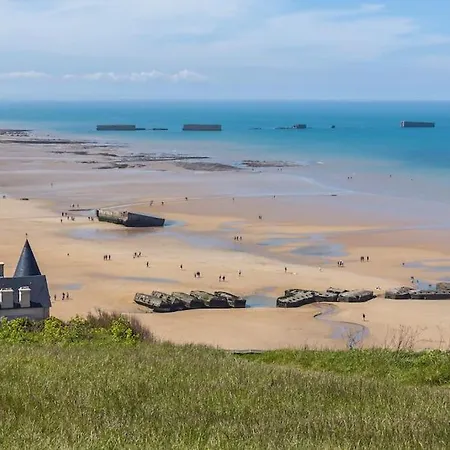 L Etablissement Gold Propose 1 Maison 80m2 Avec Terrain 500m2 Parking Prive A 4 Min Du Port Artificiel D Arromanches Services Accueil Personnalise Lits Faits Serviettes Menage Netflix Wifi Sur Veloroute Ryes