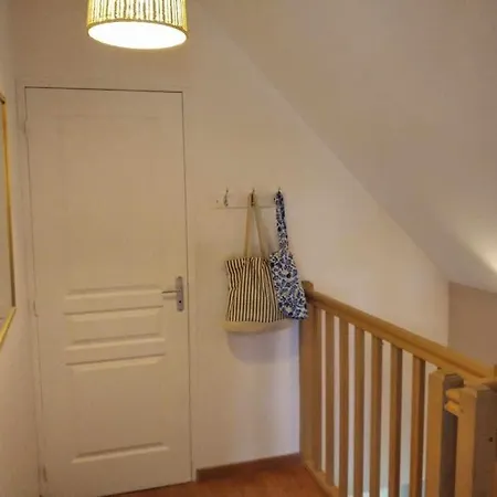 L Etablissement Gold Propose 1 Maison 80m2 Avec Terrain 500m2 Parking Prive A 4 Min Du Port Artificiel D Arromanches Services Accueil Personnalise Lits Faits Serviettes Menage Netflix Wifi Sur Veloroute בית נופש *
