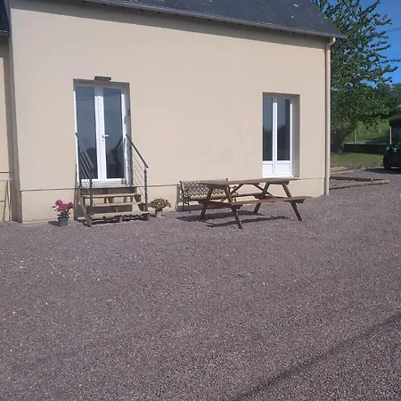 L Etablissement Gold Propose 1 Maison 80m2 Avec Terrain 500m2 Parking Prive A 4 Min Du Port Artificiel D Arromanches Services Accueil Personnalise Lits Faits Serviettes Menage Netflix Wifi Sur Veloroute 度假居 Ryes