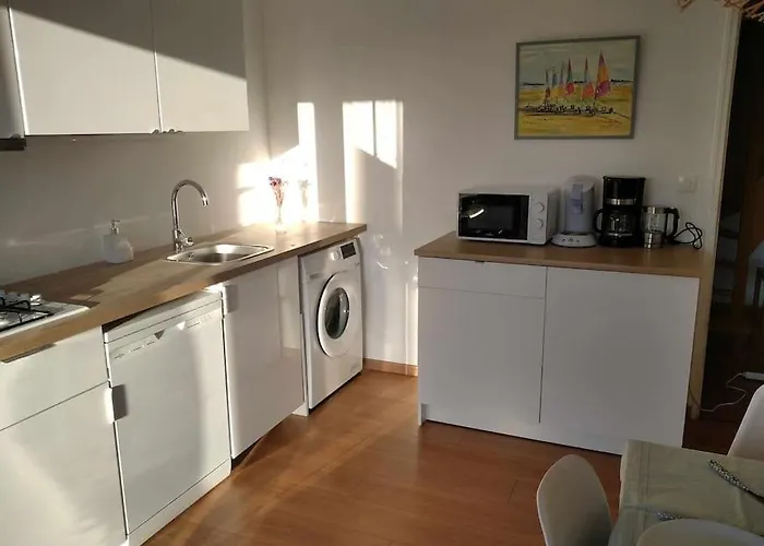 L Etablissement Gold Propose 1 Maison 80m2 Avec Terrain 500m2 Parking Prive A 4 Min Du Port Artificiel D Arromanches Services Accueil Personnalise Lits Faits Serviettes Menage Netflix Wifi Sur Veloroute Casa vacanze Ryes