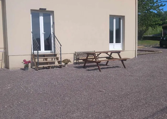 L Etablissement Gold Propose 1 Maison 80m2 Avec Terrain 500m2 Parking Prive A 4 Min Du Port Artificiel D Arromanches Services Accueil Personnalise Lits Faits Serviettes Menage Netflix Wifi Sur Veloroute Casa vacanze Ryes
